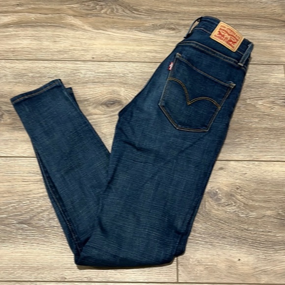 Levi's Denim - Levi 721 high waisted skinny jeans. Size 26.